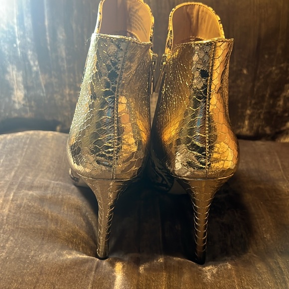 BCBGENERATION GOLD SNAKE SKIN BOOTS -8.  Slight scratch on right heel (last pic) - Picture 5 of 7